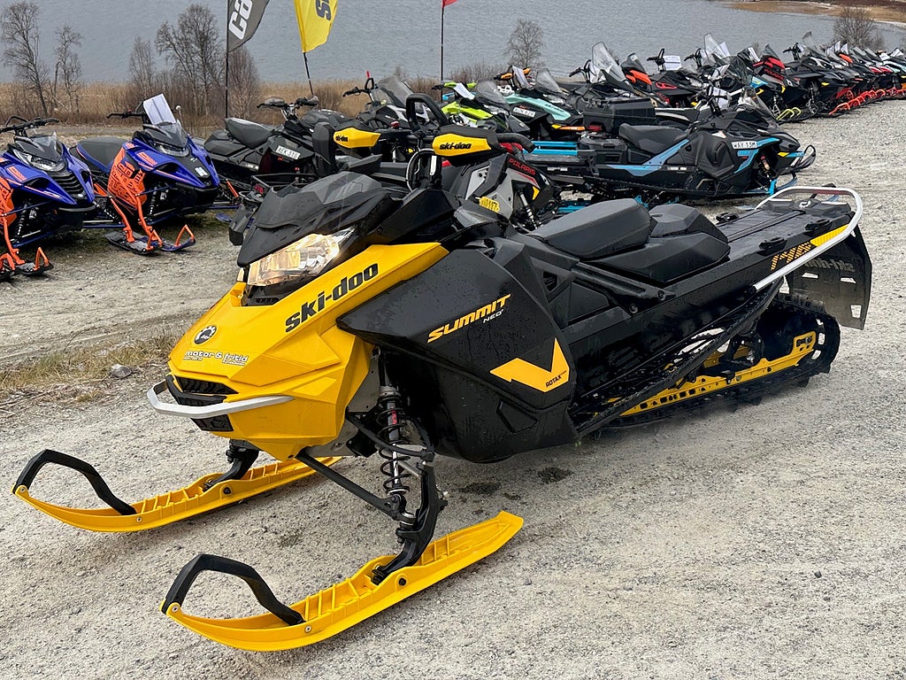 Ski-Doo Summit Neo + 55 HK -23 