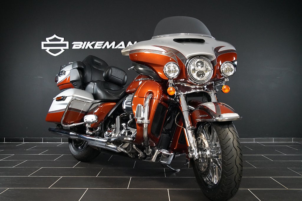 Harley-Davidson FLHTKSE CVO Electra Glide Ultra Limited Screamin' Eagle 110" Van