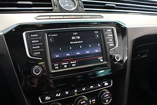Kombi Volkswagen Passat 22 av 24