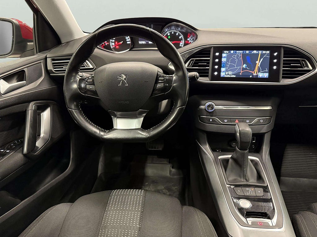 Peugeot 308 SW 1.2 Allure  Automat Panorama Navi S&V-hjul HELGKAMPANJ! - miniatyr 10