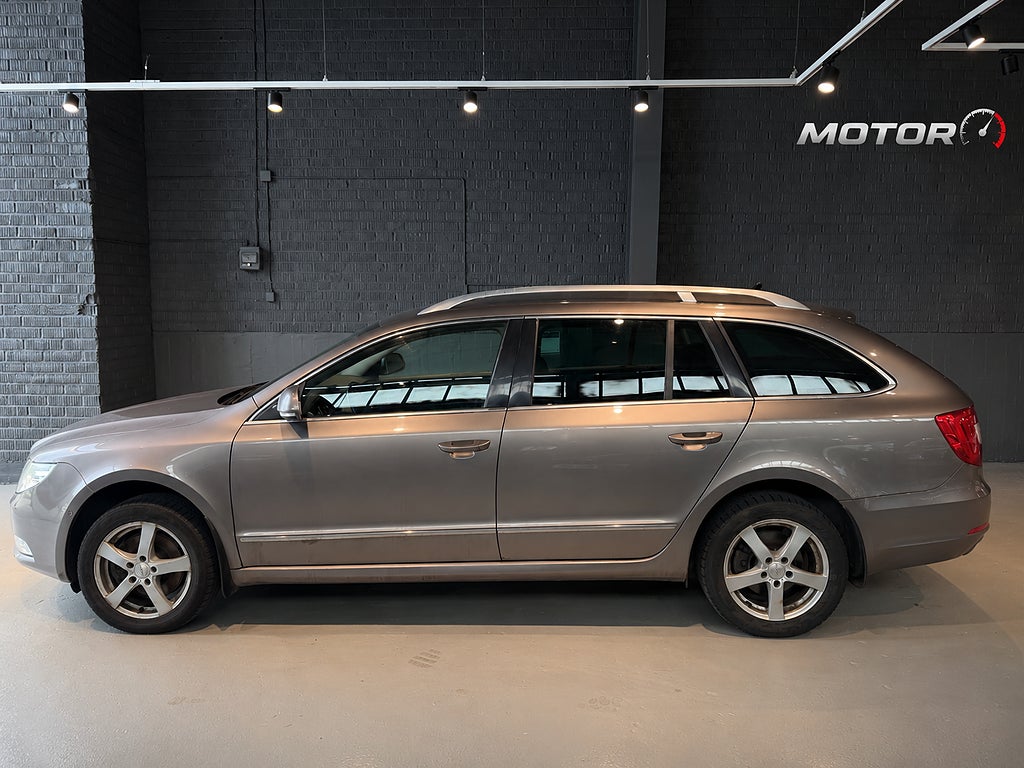 Skoda Superb Kombi 2.0 TDI 4x4 Elegance Dragkrok Keyless