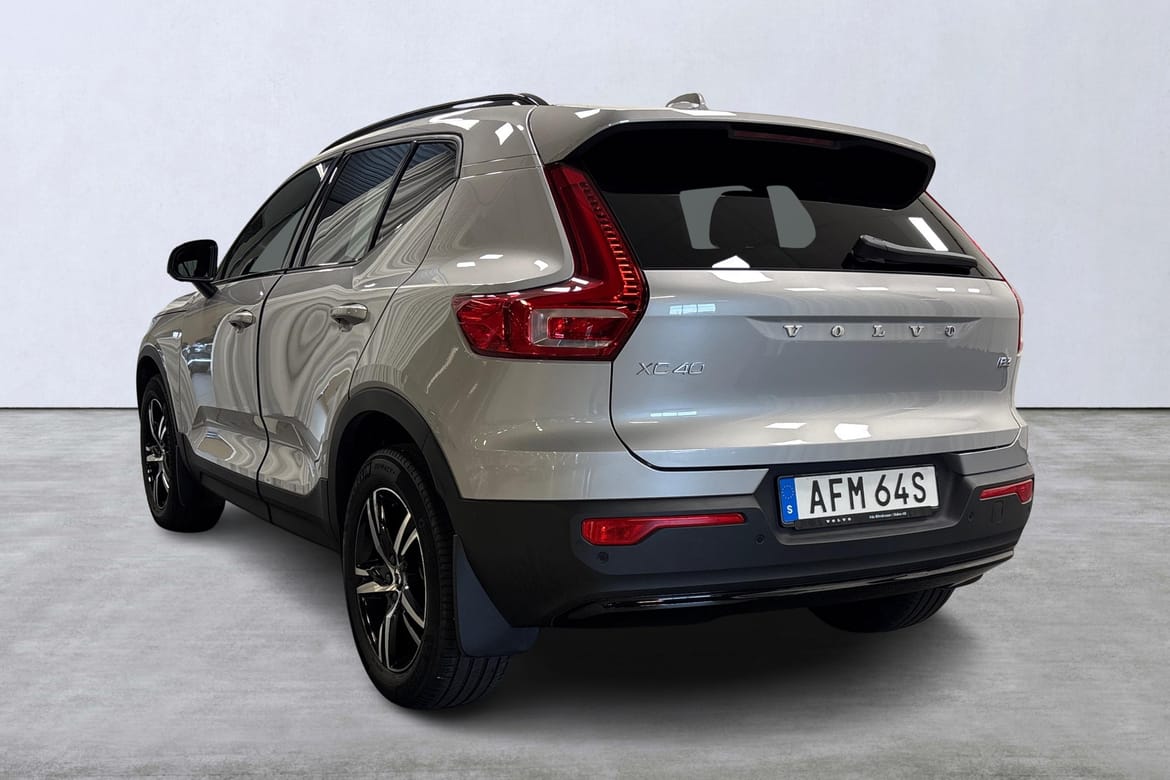 Volvo XC40 B3 FWD Bensin Plus Dark 2025, bild 4/10