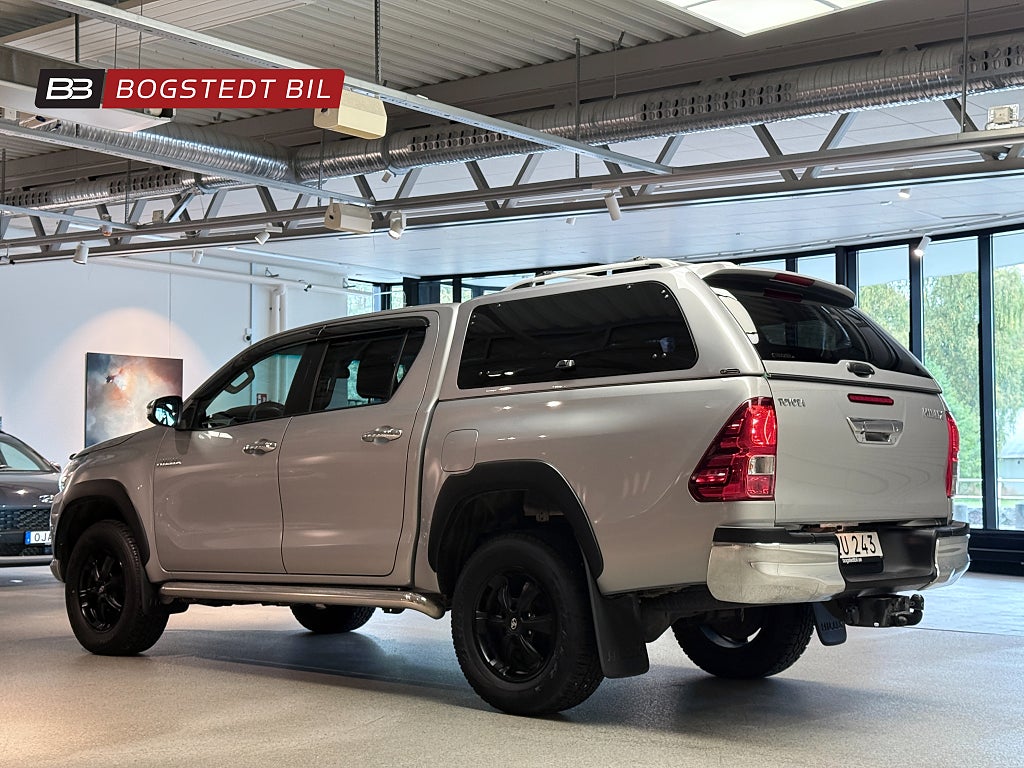 Toyota Hilux Dubbelhytt 2.4 AWD Automat |Kåpa|Värmare|Drag|Diffspärr