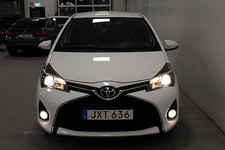 Halvkombi Toyota Yaris 2 av 19