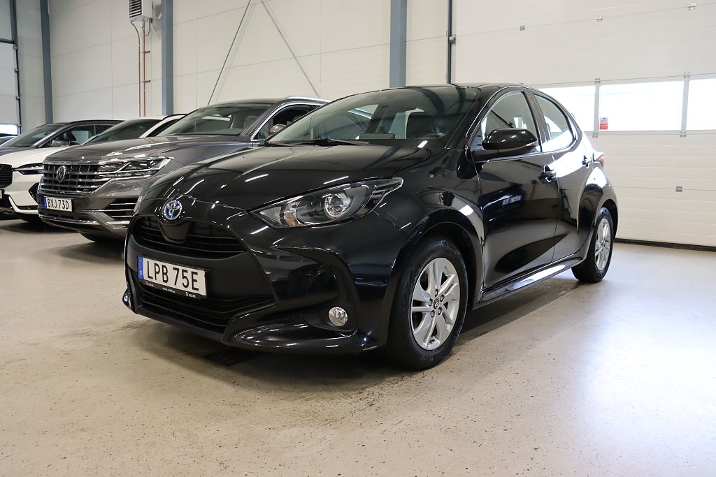 Toyota Yaris Hybrid CVT Active B-Kamera Adaptfarth Rattvärme 116hk