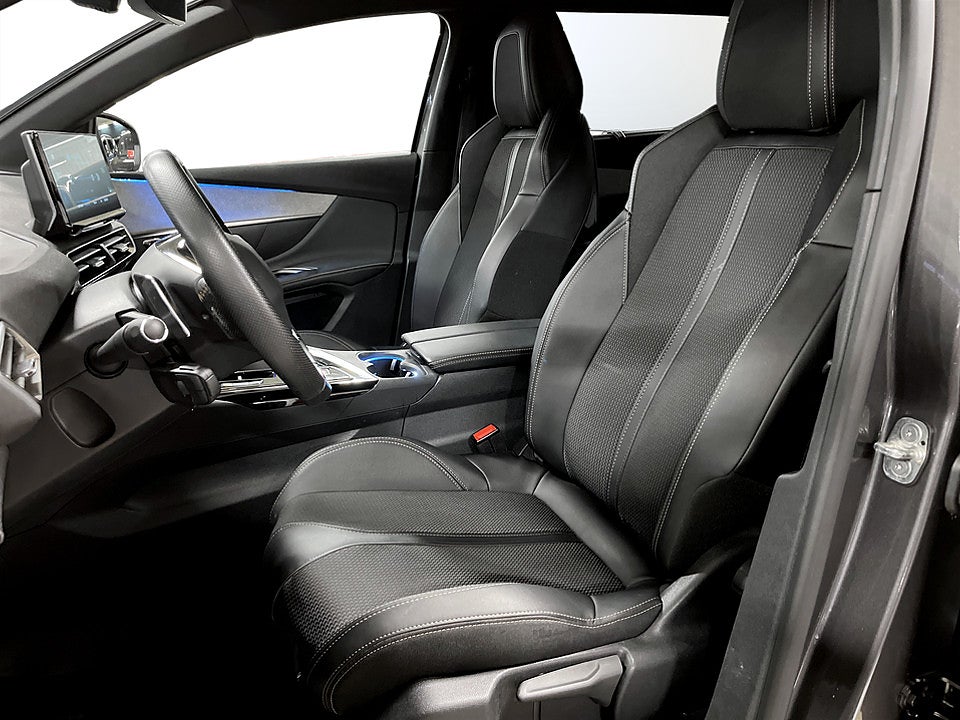Bild på Peugeot 5008 GT 1.2 PT 130hk Aut 7-SITS B-KAMERA CARPLAY