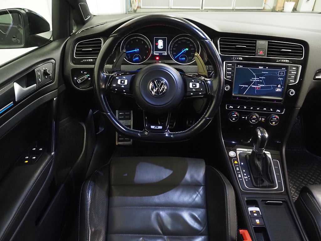 Volkswagen Golf SC R 2.0 TSI 4M 300hk Pano Skinn Dynaudio Keyless Navi 2015