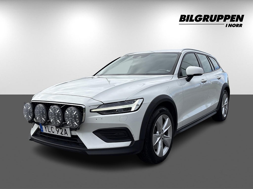 Volvo V60 Cross Country D4 AWD SE II (vhjul, drag, värmare, LED)