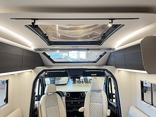 Husbil-halvintegrerad Adria CORAL SUPREME MB 670 DC 13 av 23