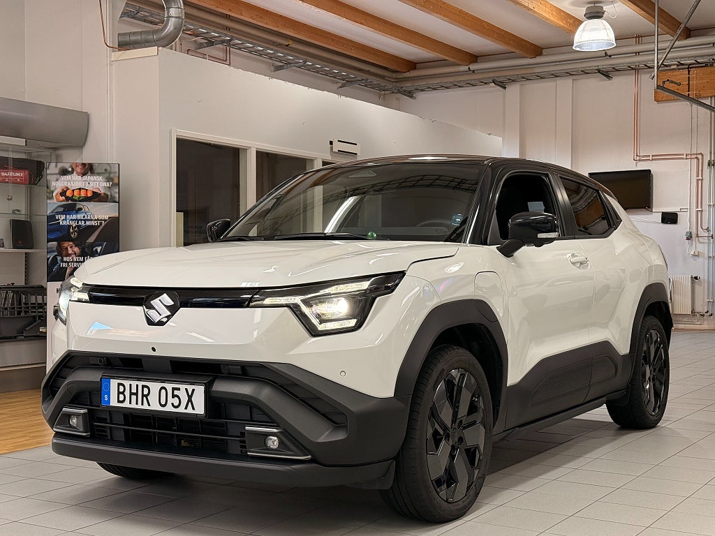 Suzuki eVitara 61kWh AllGrip AWD Inclusive / Vit Pärl Metallic