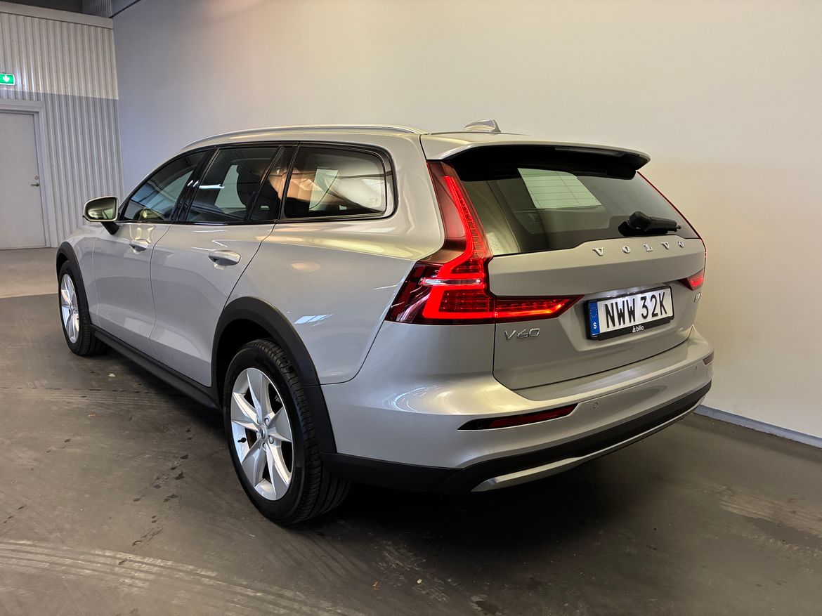 Volvo V60 Cross Country 2024, photo 6/10