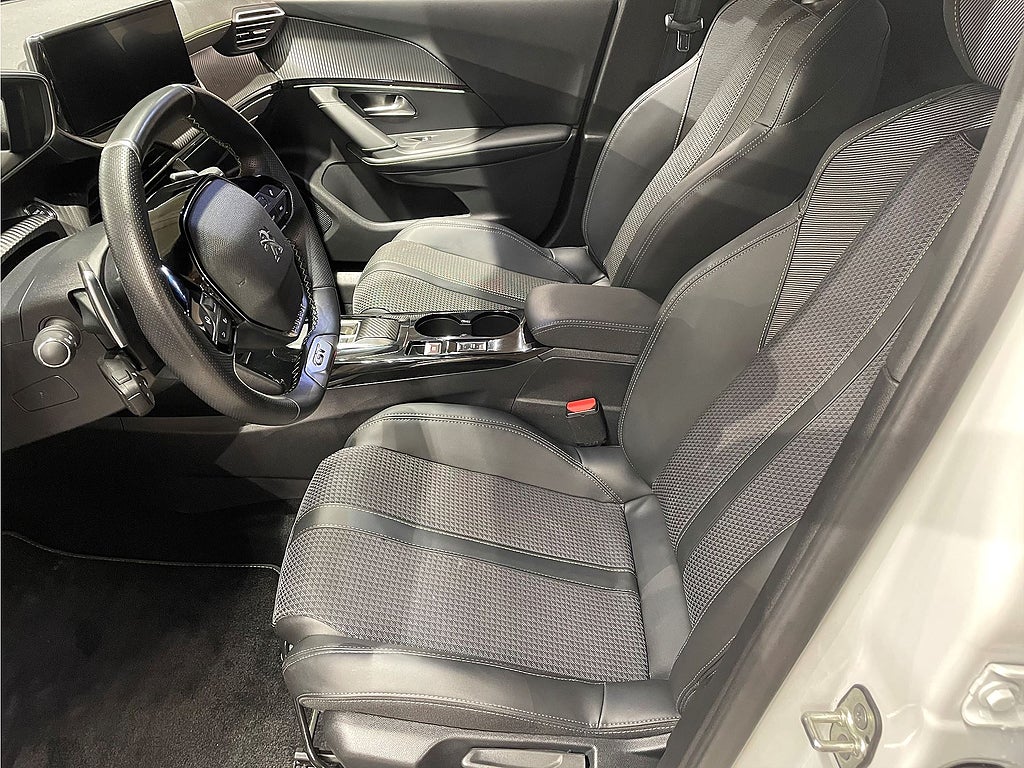 Bild på Peugeot 2008 GT 1.2 PT 130hk Aut - B-KAMERA, CARPLAY