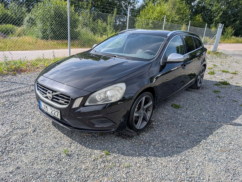Volvo V60 T4 R-Design 180hk, Drag,Nybesiktigad 
