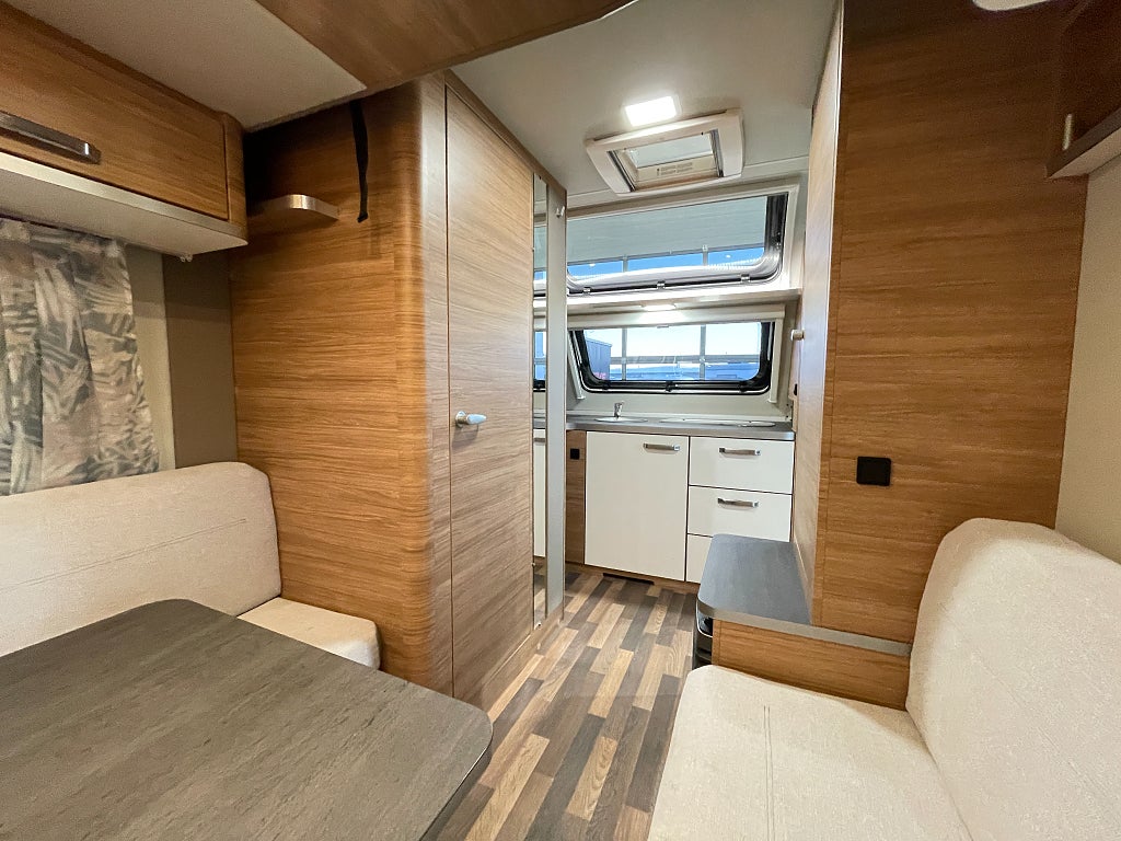 Weinsberg 390 PUH /Taksäng/Förtält/B-körkort/1310kg/Solcell - Weinsberg