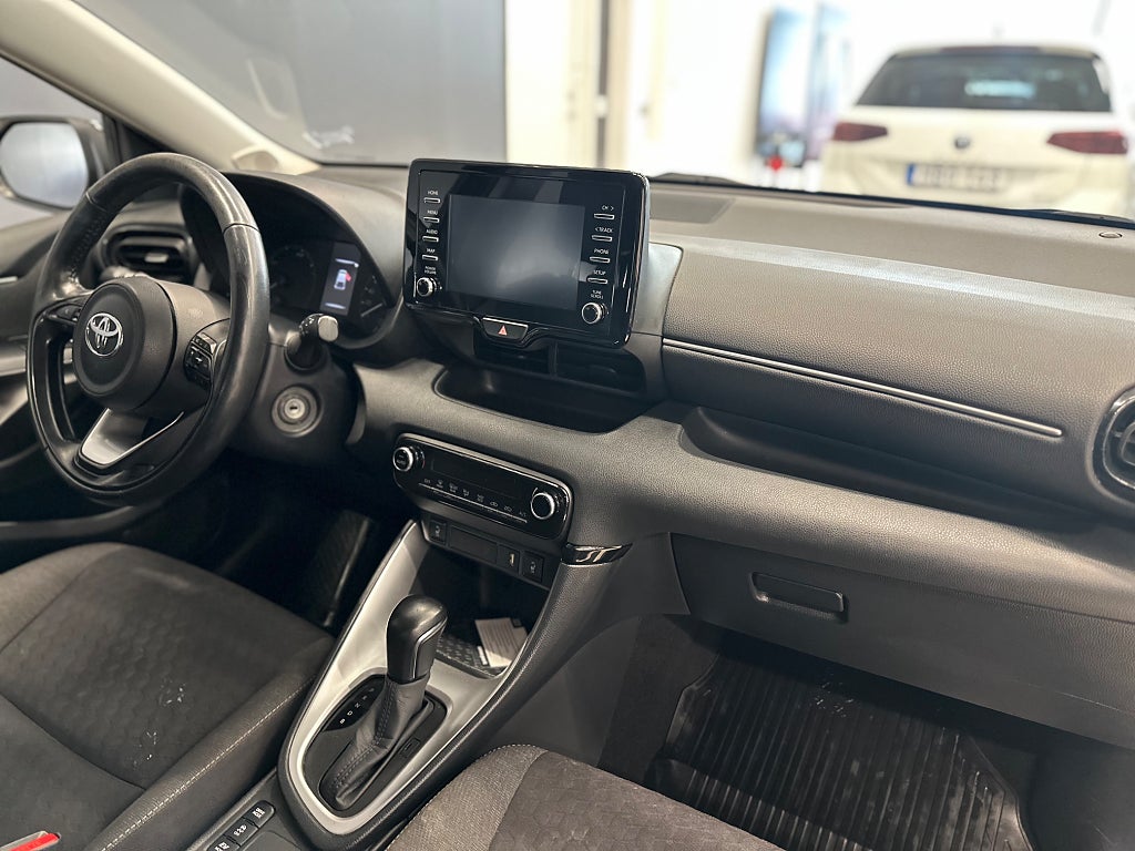 Toyota Yaris Hybrid CVT 4,99% Active/B-Kamera/Rattvärme