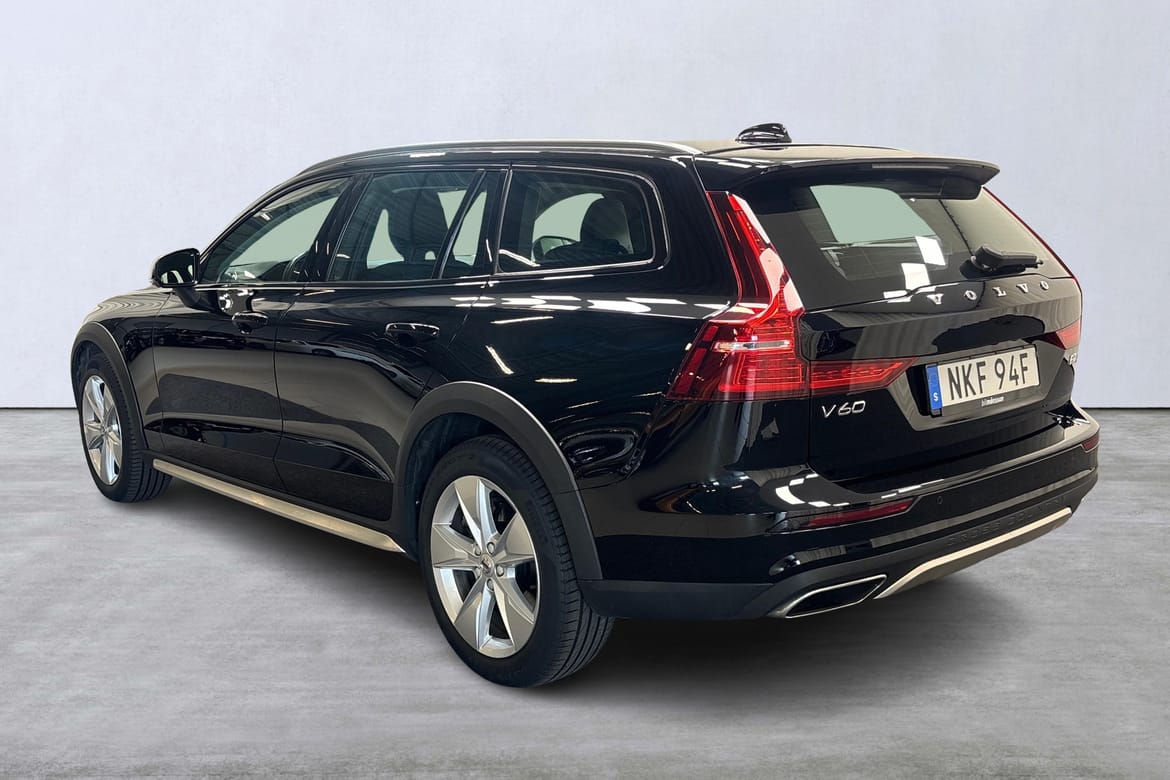 Volvo V60 Cross Country 2021, photo 4/10