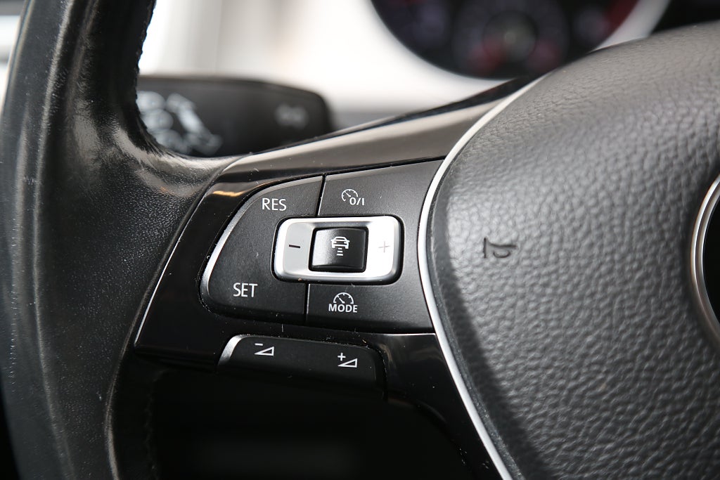 Volkswagen Golf 1,2 TSI 110hk DSG Sportscombi CarPlay Kamera 2017