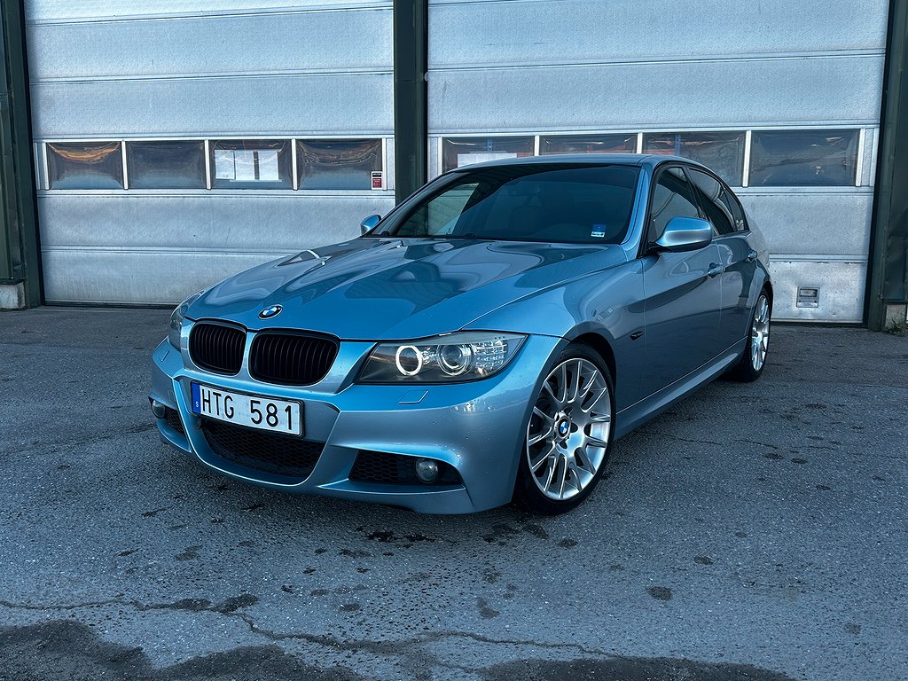 BMW 325 i Sedan Comfort M Sport Facelift 19Tum 218 hk