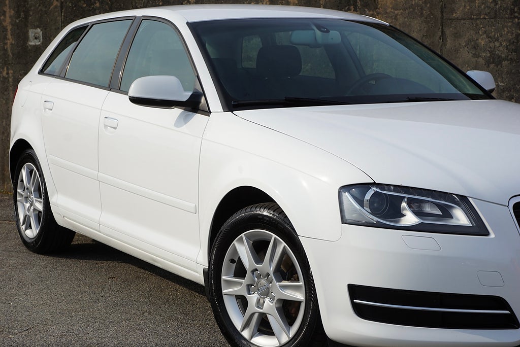 Audi A3 Sportback 2.0 TDI 140hk|Drag|1311kr Årskatt|S/V-hjul|
