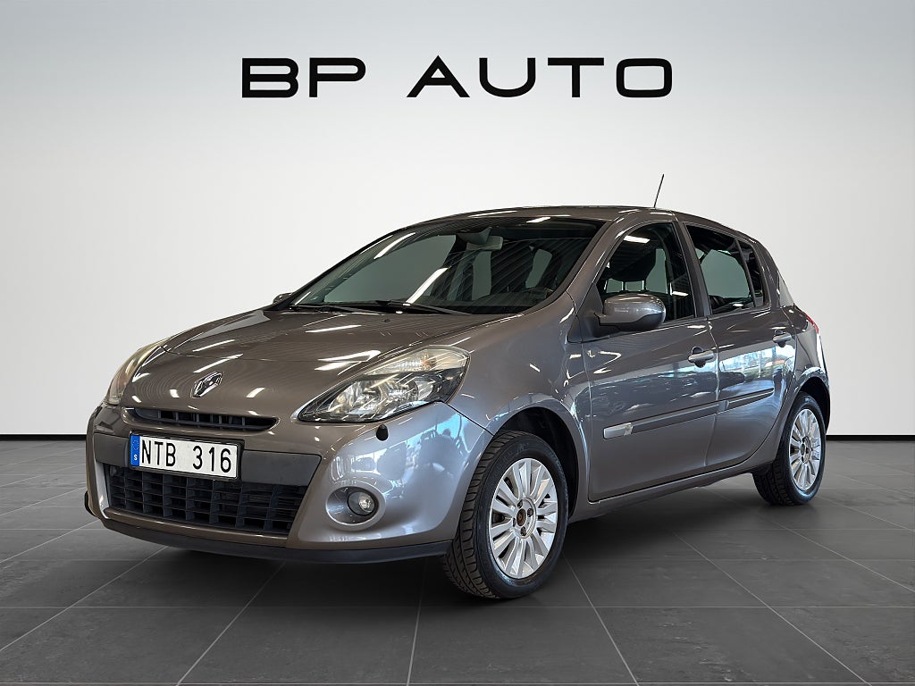 Renault Clio 5-dörrars Halvkombi 1.2 Låg Mil 4 Ny Servad Ny Besiktad