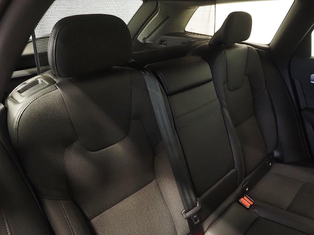 Volvo V90 D4 AWD 190hk Geartronic Momentum SE II | D-värm | Keyless | 2020