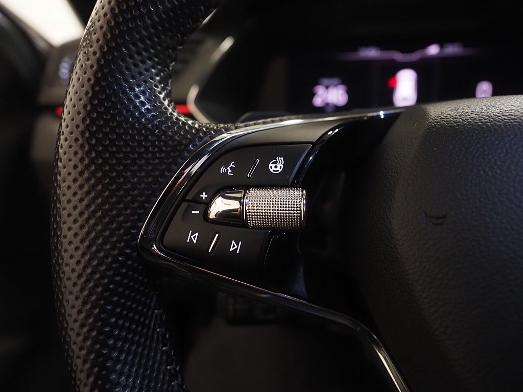 Skoda Superb iV 218hk  Sportline |Cockpit|Drag|Värmare| 2021