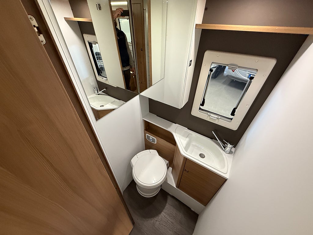 Adria Coral 670 SL Nordkapp *ALDE*Långbäddar*3500kg*