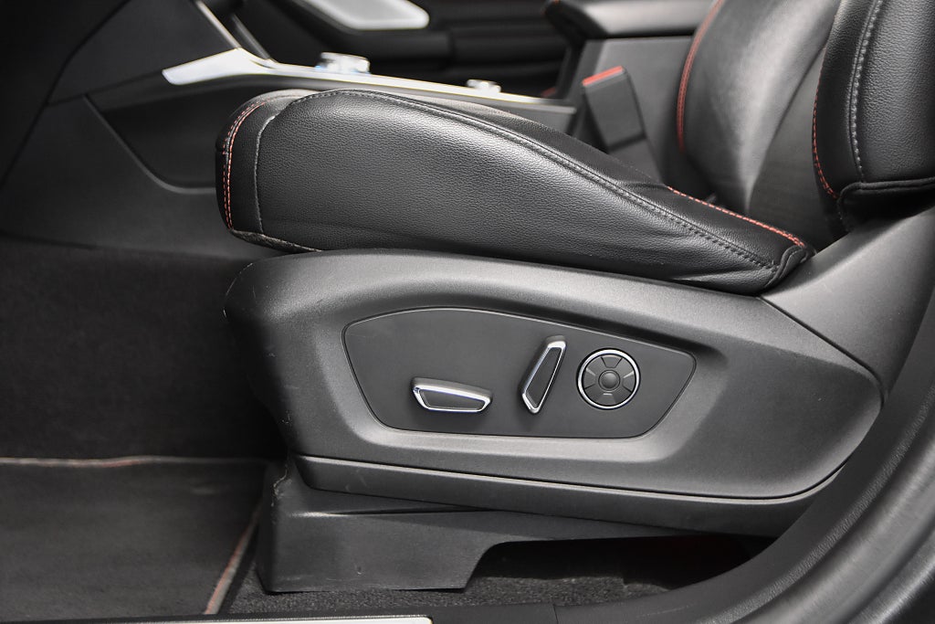 Ford Explorer 2020 - miniatyr 12