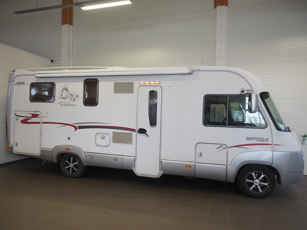 Rapido M996 Mercedes Benz I Aut I 150hk I Långbäddar