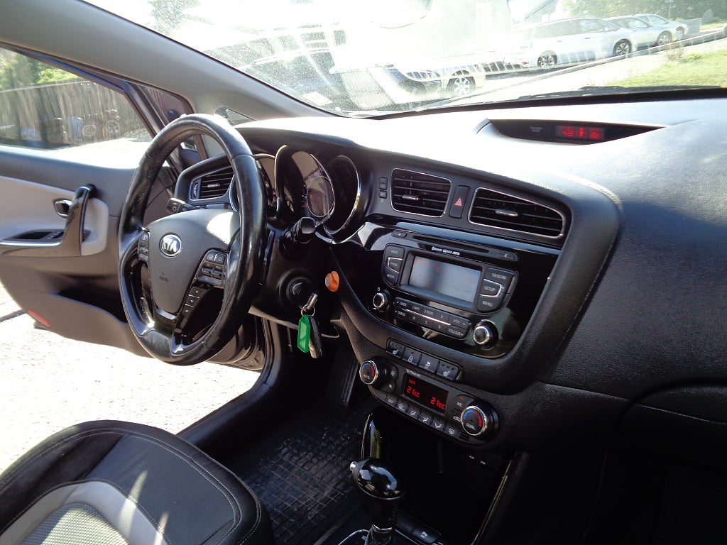 Kia cee'd_sw 1.6 CRDi Automatic, 128hp, 2014