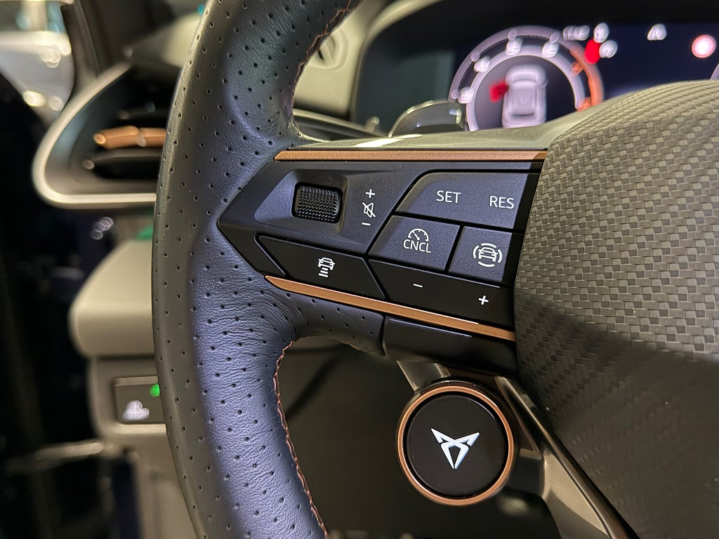 Cupra Terramar e-Hybrid 204 HK DRAG ada-fart B- kamera Värmare Carplay bild 19
