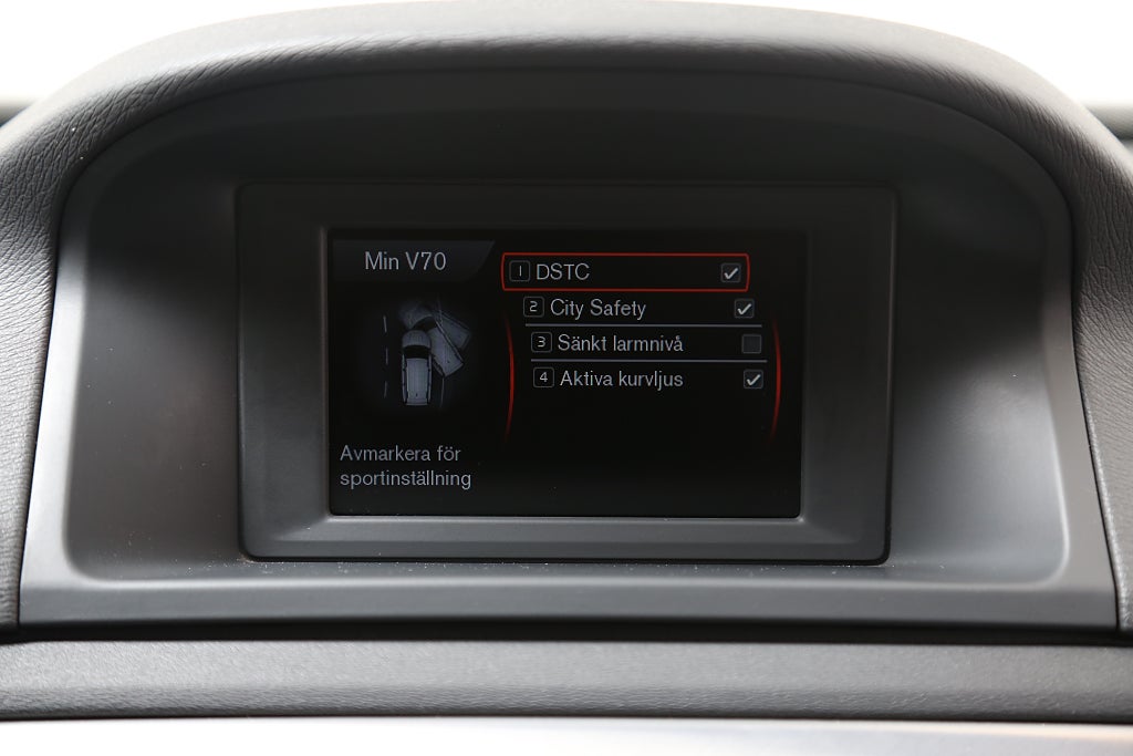 Volvo V70 II D2 S/S Momentum Nybesik Dragkrok 2014