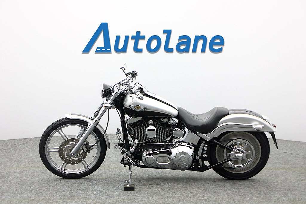 Harley-Davidson Deuce *Nyservad Nya däck Vance & Hines