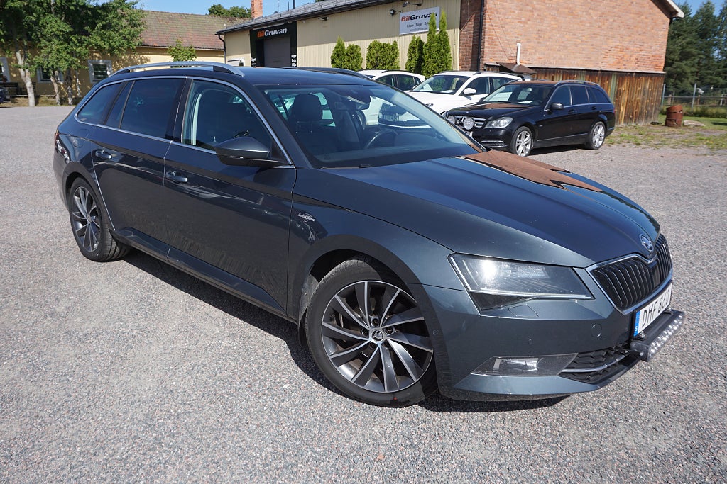 Skoda Superb Kombi 2.0 TDI 4x4 L&K Värmare/Drag/B-kamera