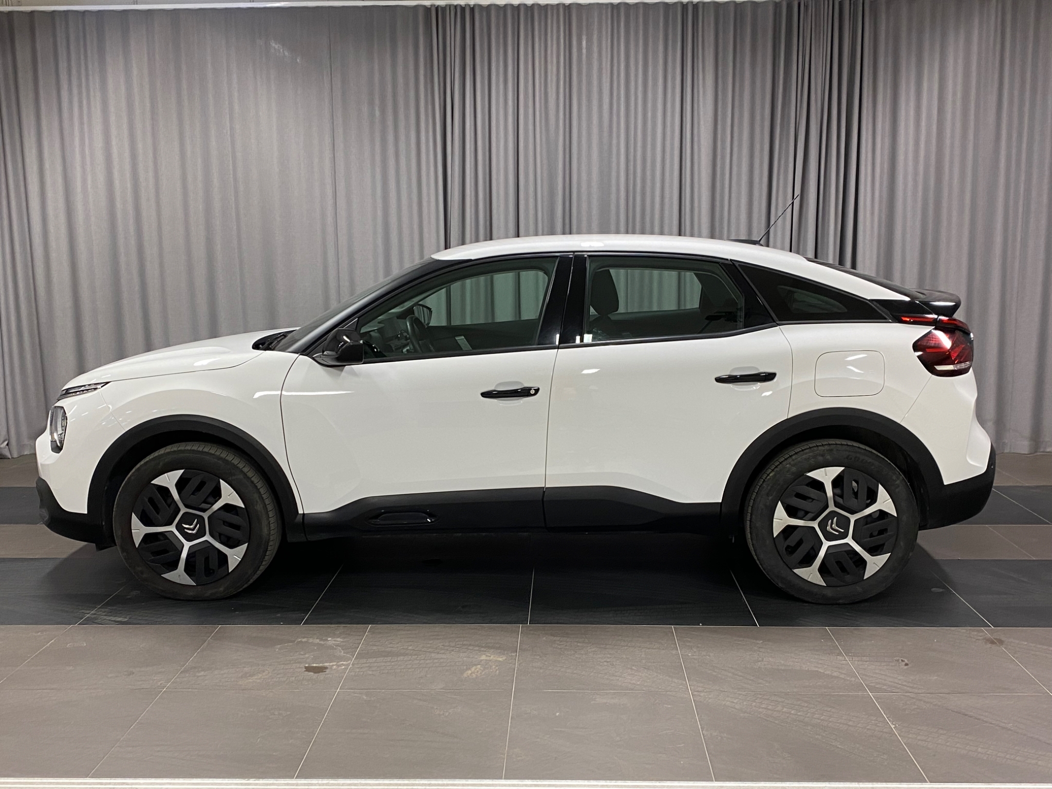 Citroen C4 Feel PureTech 130 AUT 2022, bild 2/49