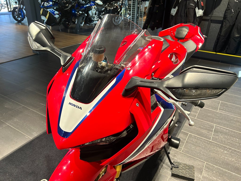 Honda CBR1000RR SP1 /3,45%/860mil/Yoshimura/Quickshifter