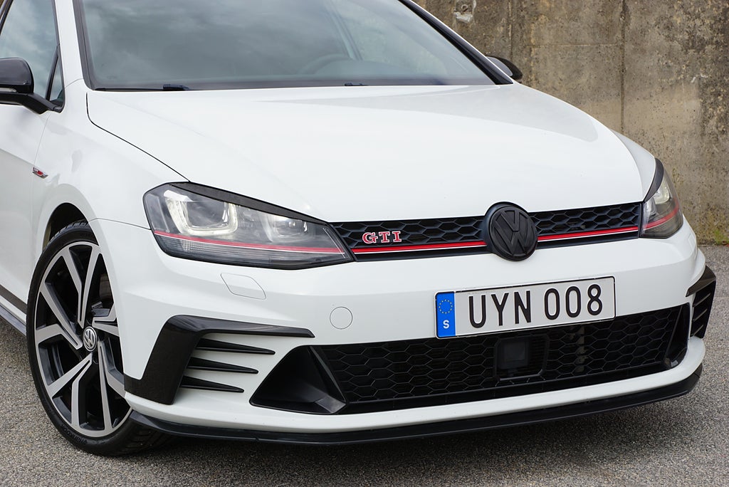 Volkswagen Golf GTI Clubsport 2.0 TSI 265hk|Skalstolar|Dynaudio|MILLTEK