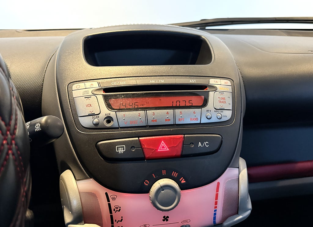 Peugeot 107 5-dörrar 1.0  2-TRONIC  68HK LÅGMIL S+V