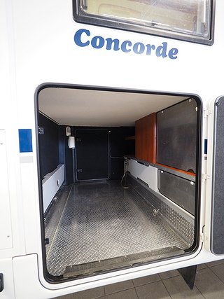 Husbil-halvintegrerad Concorde Charisma 890 LS 17 av 23
