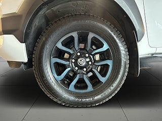 Toyota Hilux Dubbelhytt 2.8 4WD Invincible MOMS/MoK/Skinn/Kamera/SoV – bild 14