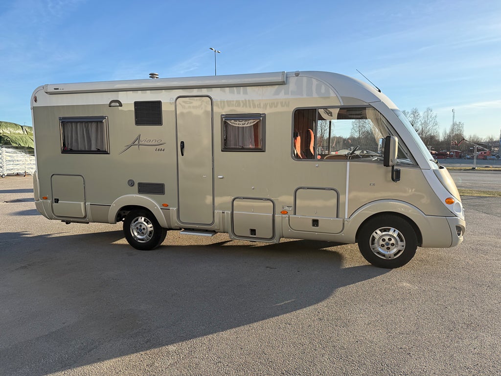 Bürstner Aviano 684 i Fiat chassi 3,0 motor svensk såld låga mil