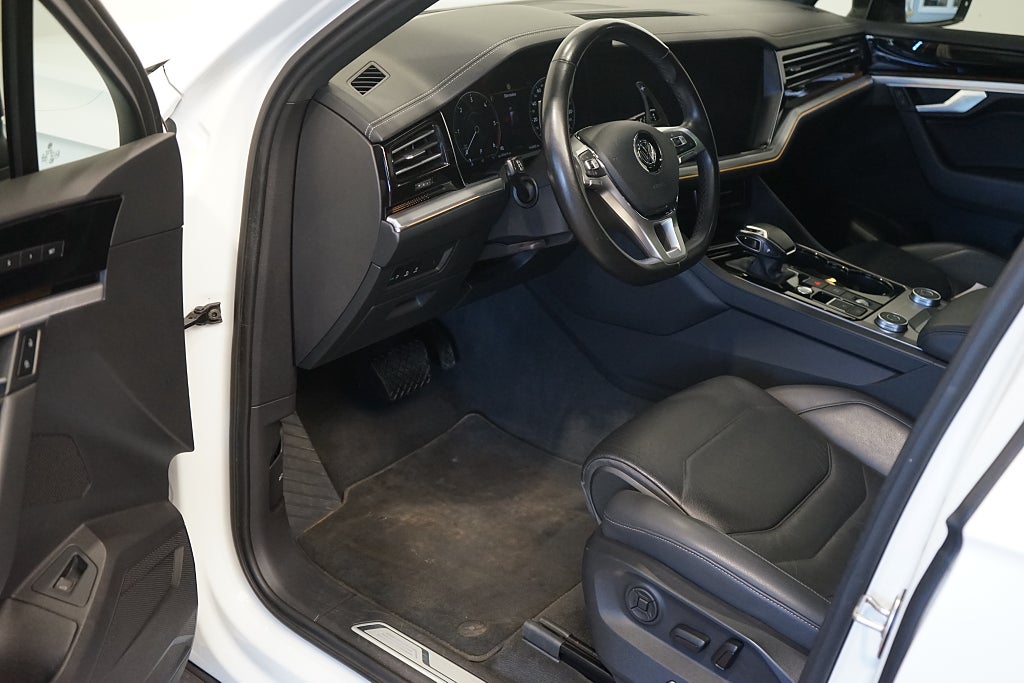 Volkswagen Touareg 3.0 V6 TDI 4M R-line Värmare Panorama 286hk