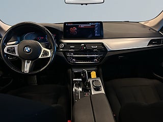 BMW 530i xDrive Touring Steptronic SoV-däck/Drag/Kamera/D-värm – bild 8