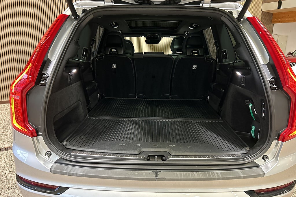 Volvo XC90 B5 AWD R-Design Pro Edition 7-sits- B&W-Luft-22"