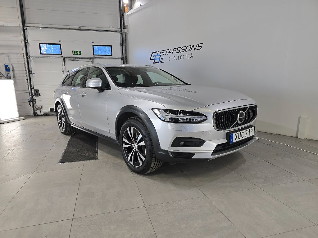 Volvo V90 Cross Country B4 AWD Momentum | V-hjul Drag Värmare VOC