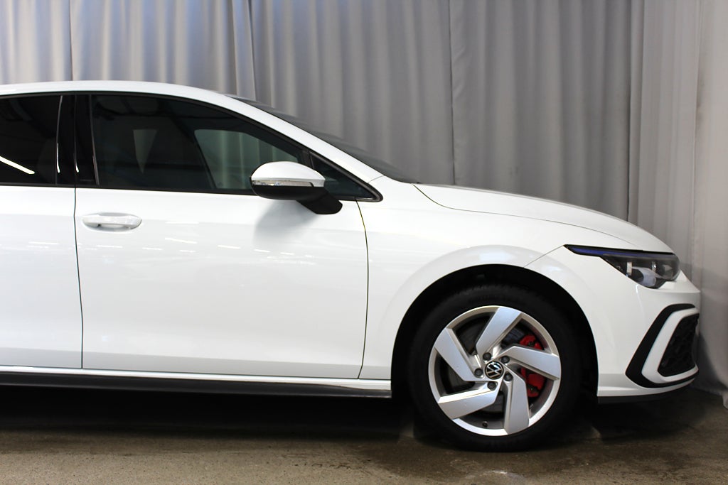 Volkswagen Golf GTE 245HK, S&V-hjul, Navi, Elräck 64km, 3,99% Ränta