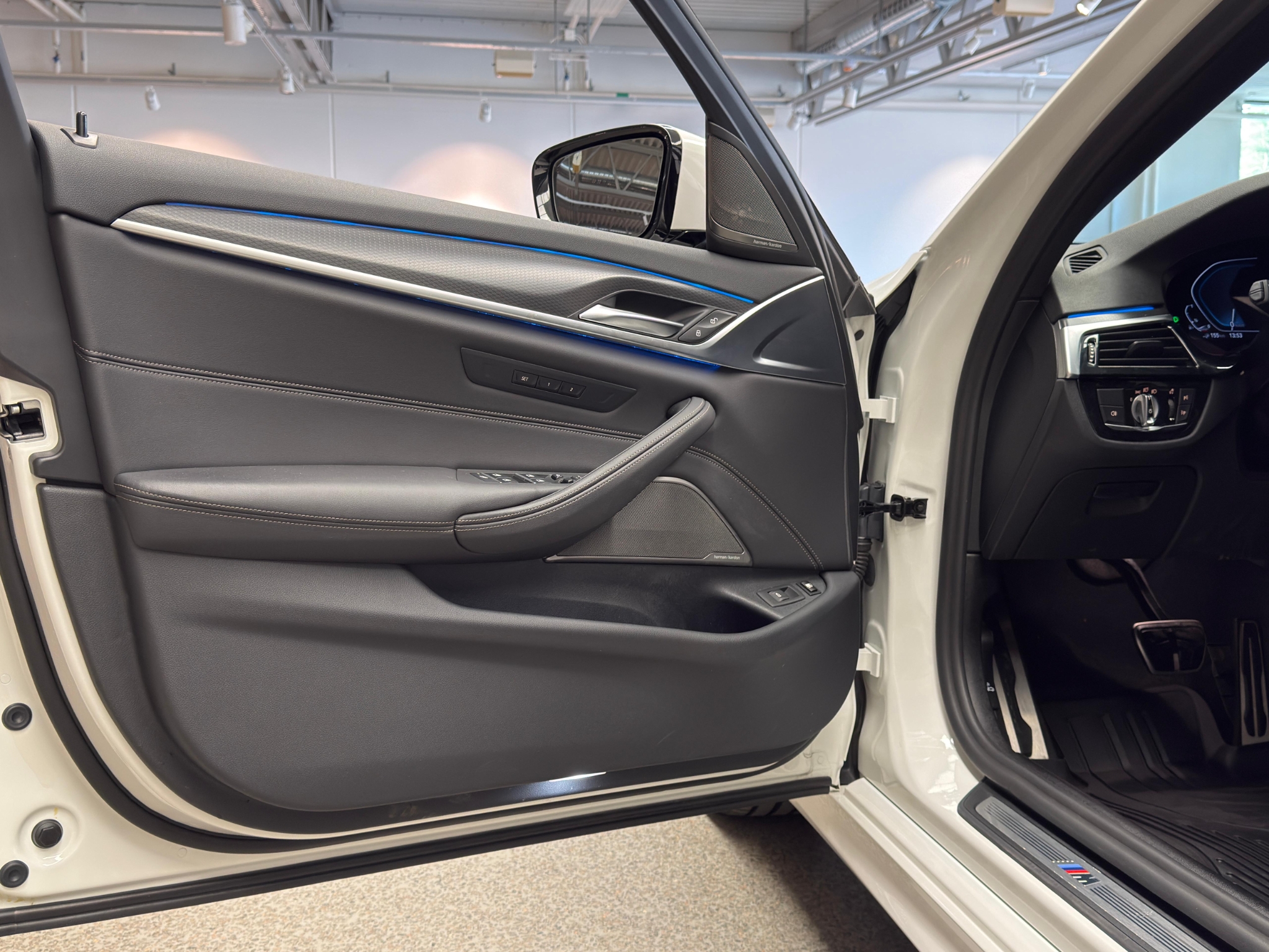 BMW 530e xDrive Touring 292hk M Sport|Drag|Komfortstolar 2023 - miniatyr 38