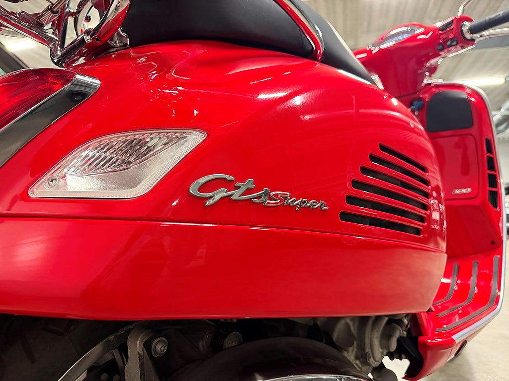 Vespa gts-300-e4 Piaggio Vespa GTS 300 Väska, Hållare, LÅG MIL, Topcas