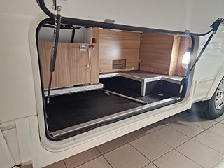 Husbil-halvintegrerad Adria MATRIX PLUS 670 SLT 6 av 27