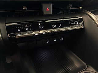 Toyota C-HR PHEV e-CVT S&V-hjul/ Backkam/Rattvärm/Carplay/Keyless – bild 21